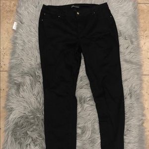 Black stretchy skinny jeans